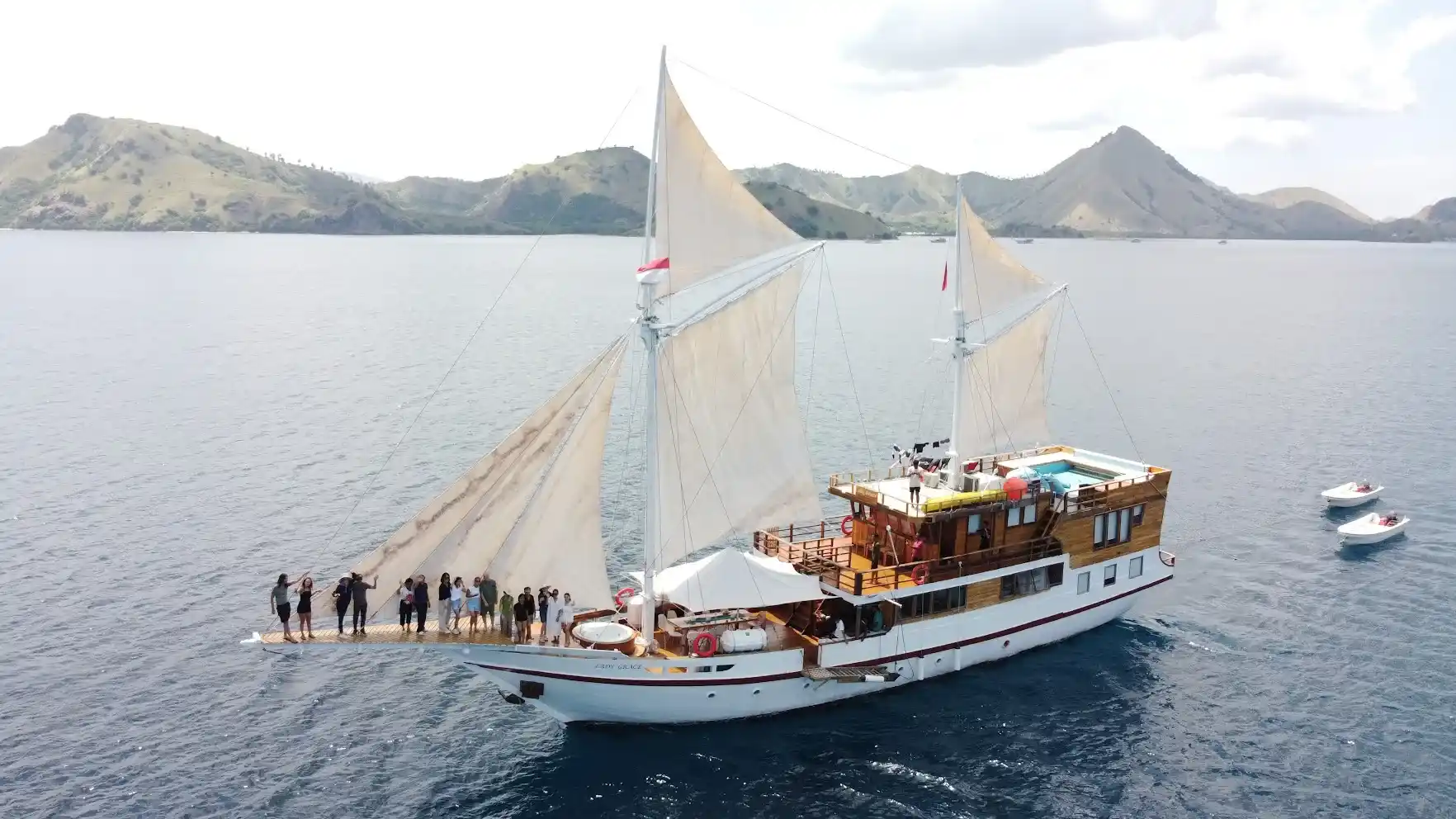 Phinisi with guests sailing between islands
