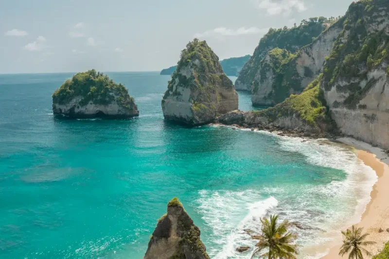 Cliffs and turquoise water on the Nusa Penida coast