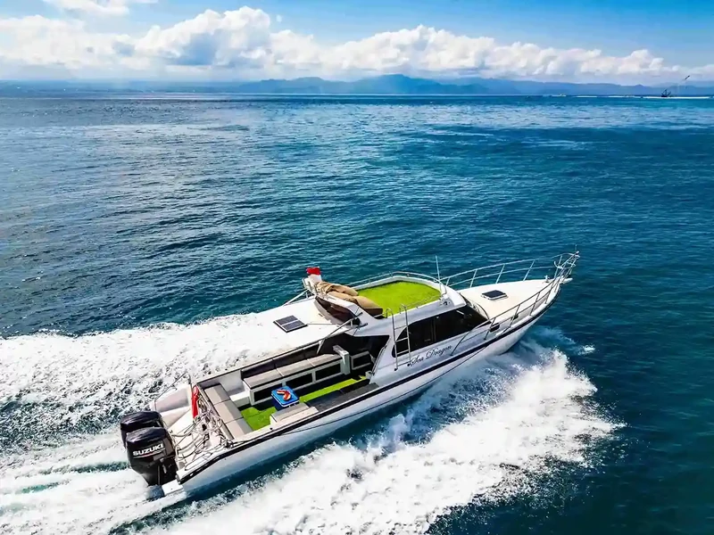 Sea Dragon under way off the Bali coast on a private Nusa Penida day charter
